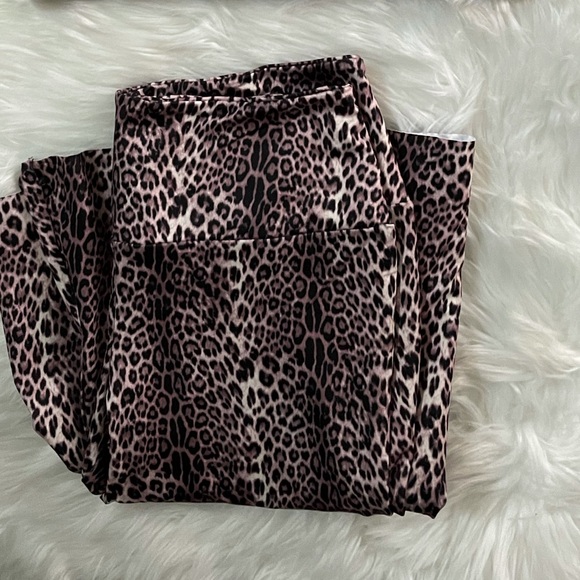 Animal Print Flare Legging Pants - Picture 4 of 6